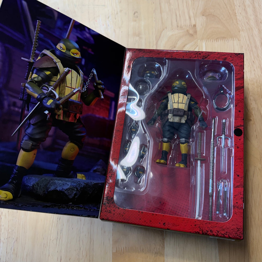 NECA - LAST RONIN - "ELECTRIC YI" 1/1 - SIGNED & SKETCHED