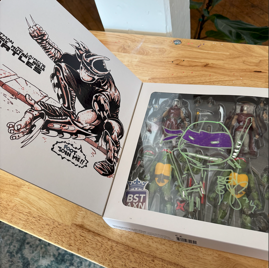 TMNT CLASSIC COMIC BST AXN 5-INCH ACTION FIGURE BOX - SIGNED & SKETCHED